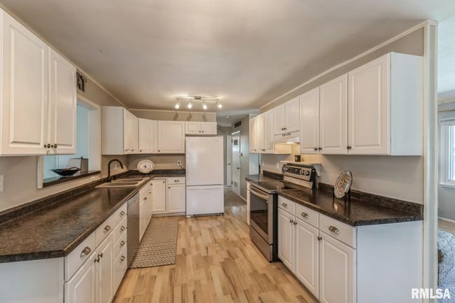 1211 15 Th St, House other with 4 bedrooms, 3 bathrooms and null parking in Bettendorf IA | Image 21