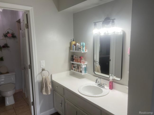 17540 Edward Cir, Condo with 2 bedrooms, 2 bathrooms and null parking in Clinton Twp MI | Image 23