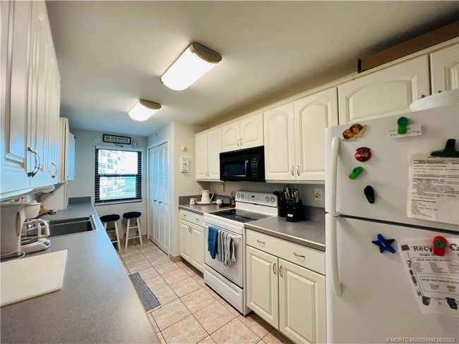 APT-401 - 10044 Ocean Dr, Condo with 3 bedrooms, 2 bathrooms and null parking in Jensen Beach FL | Image 8