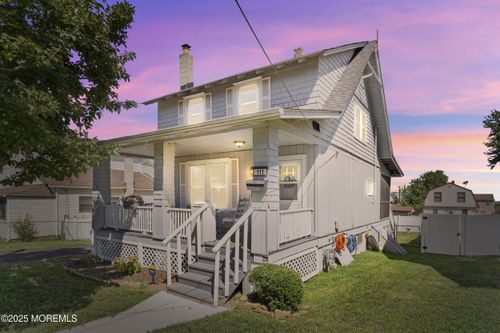 111 Burlington Ave, Leonardo, NJ, 07737-1153 | Card Image