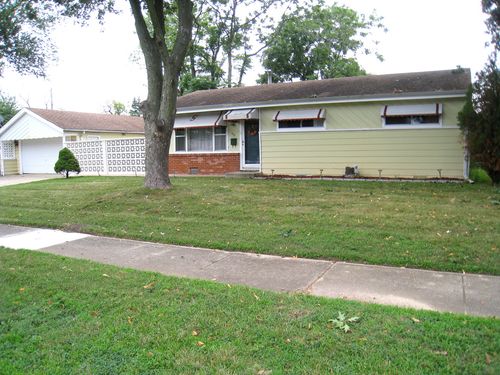 320 W Winthrop Ave, Addison, IL, 60101-4430 | Card Image