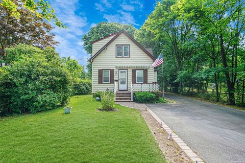 1193 Brookdale Ave, Bay Shore, NY, 11706-1824 | Card Image