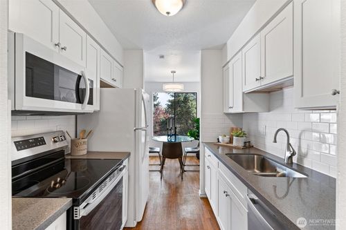 apt-h81-12611 Ne 145th Pl, Kirkland, WA, 98034-1250 | Card Image