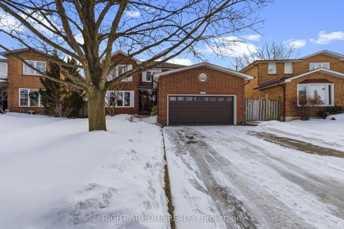 2084 Pen St, Oakville, ON, L6H3L3 | Card Image