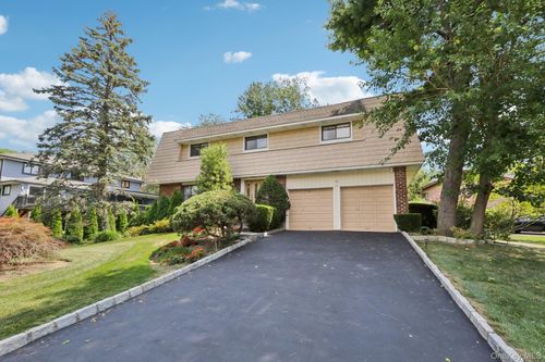 103 Gail Dr, New Rochelle, NY, 10805-2118 | Card Image