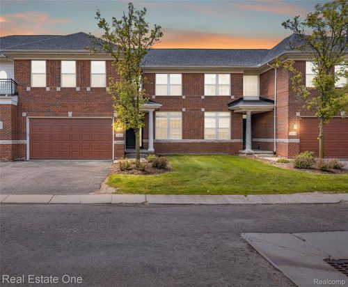 7382 Gateway Dr, West Bloomfield, MI, 48322-3697 | Card Image