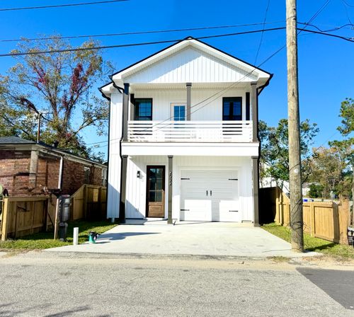 2032 Forest Ave, North Charleston, SC, 29405-8198 | Card Image