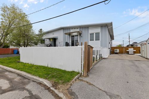 31 Rue Montreuil, Gatineau, QC, J8T3V5 | Card Image