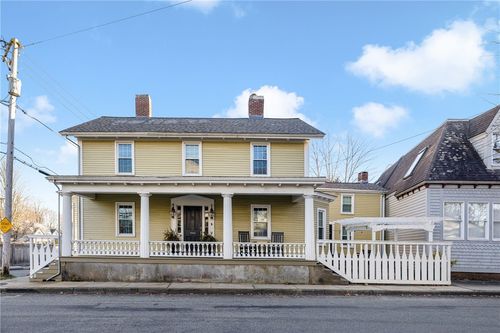 17 Old Beach Rd, Newport, RI, 02840-3235 | Card Image