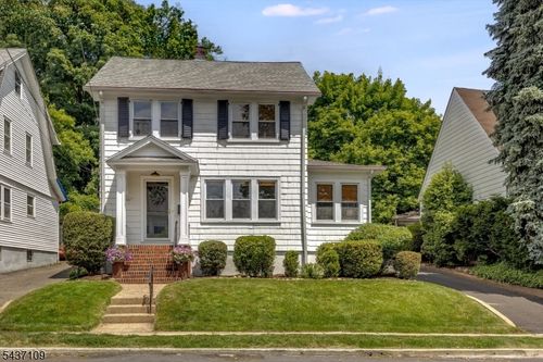 9 Amherst Ct, Maplewood, NJ, 07040-2805 | Card Image
