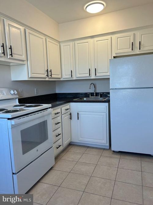 c12-350 N York Rd, HATBORO, PA, 19040-4824 | Card Image
