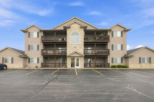 203-3213 S 16th Ave, Eldridge, IA, 52748-9365 | Card Image
