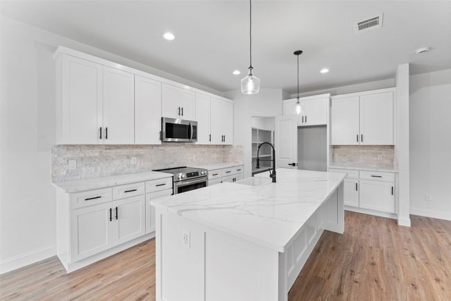 4609 Eagle Nest Ct, House other with 4 bedrooms, 3 bathrooms and null parking in Granbury TX | Image 11
