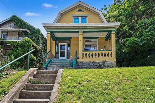3566 Vine St, Cincinnati, OH, 45220-1828 | Card Image