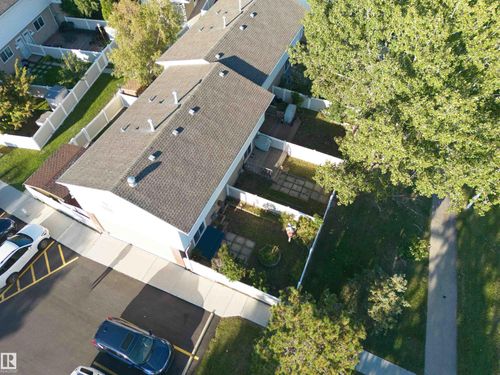 7743 37 Ave Nw, Edmonton, AB, T6K1T9 | Card Image