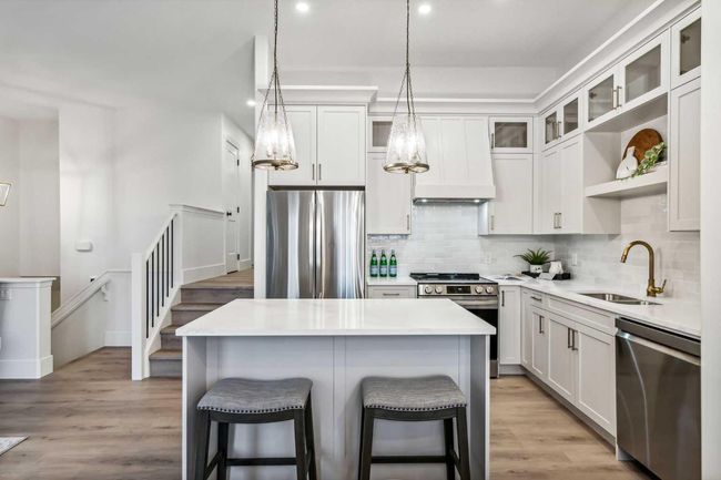 364 Prominence Hts Sw, Townhouse with 3 bedrooms, 3 bathrooms and 4 parking in Calgary AB | Image 6