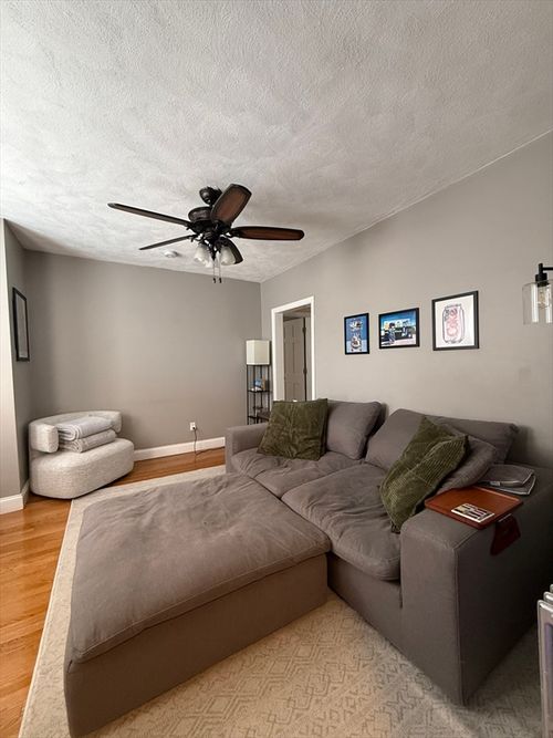 1-5 Henshaw, Newton, MA, 02465 | Card Image