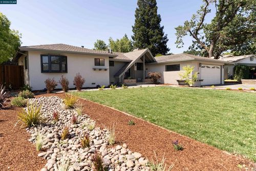 1407 Dawes St, Novato, CA, 94947-4407 | Card Image
