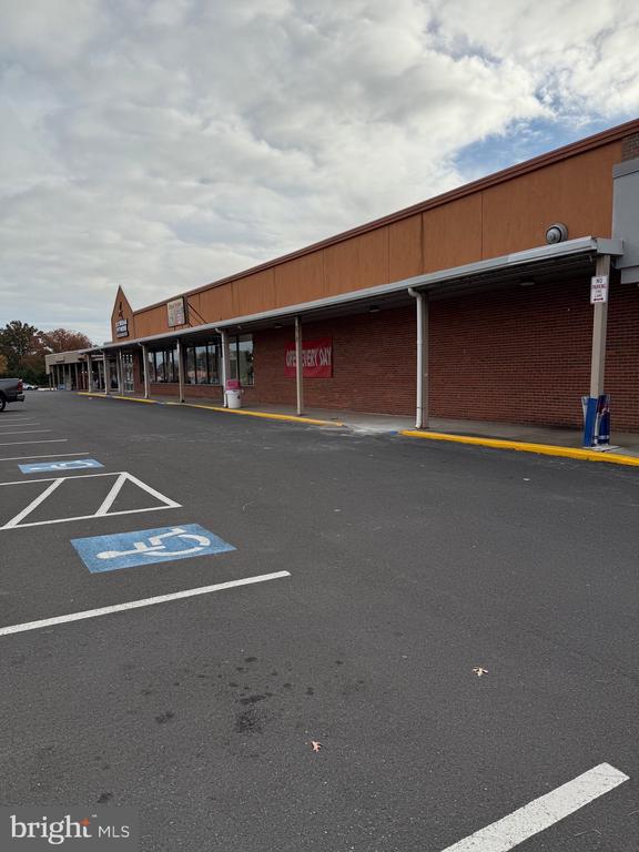 Commercial Lease in LEVITTOWN 3