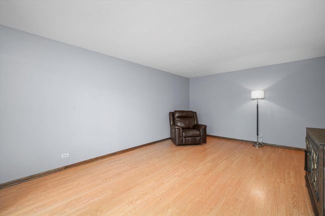 APT-1-16B - 2287 Country Club Dr, Condo with 1 bedrooms, 1 bathrooms and 2 parking in Woodridge IL | Image 11