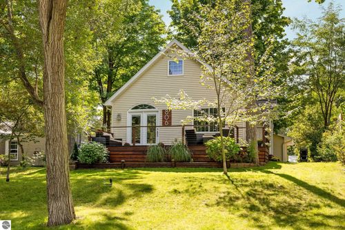 806 Indian Trail, Traverse City, MI, 49686 | Card Image
