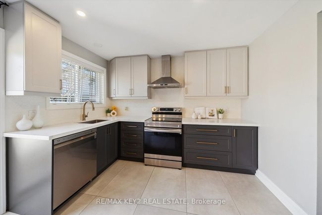 710A Krosno Blvd, House attached with 3 bedrooms, 2 bathrooms and 2 parking in Pickering ON | Image 8