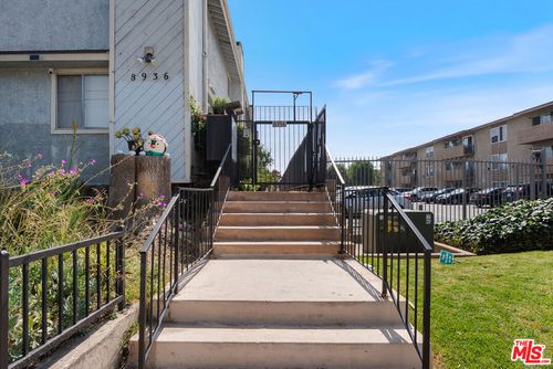 11-8936 Willis Ave, Panorama City, CA, 91402-5964 | Card Image