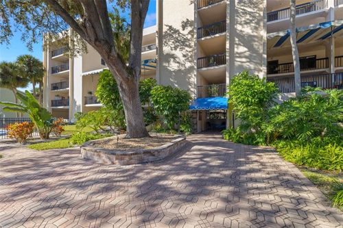 402 Tarpon Pt, TARPON SPRINGS, FL, 34689-2889 | Card Image