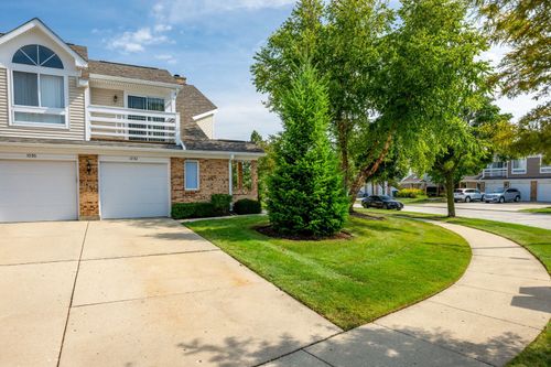 1032 Courtland Dr, Buffalo Grove, IL, 60089-1192 | Card Image