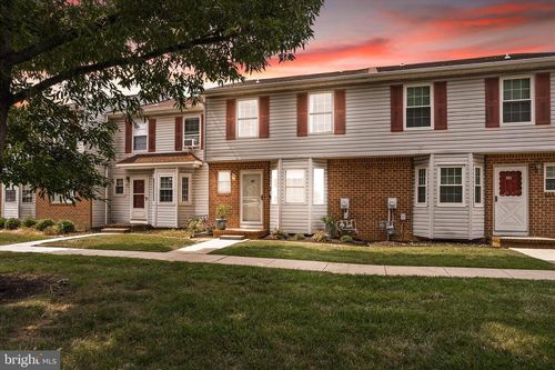 32 W Constitution Dr, BORDENTOWN, NJ, 08505-2530 | Card Image