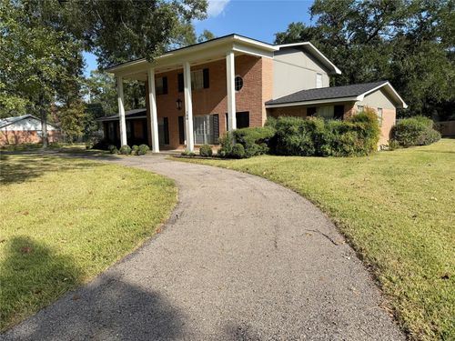 106 Longacre Dr, Conroe, TX, 77304-1720 | Card Image