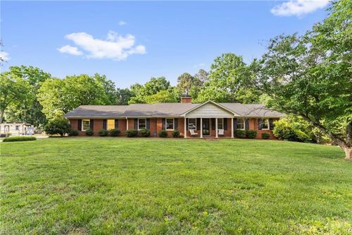 820 Woodcrest Dr, Winston Salem, NC, 27104-1426 | Card Image