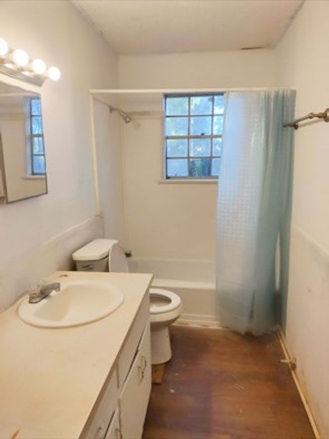 414 Future St, Home with 3 bedrooms, 2 bathrooms and null parking in Palestine TX | Image 13