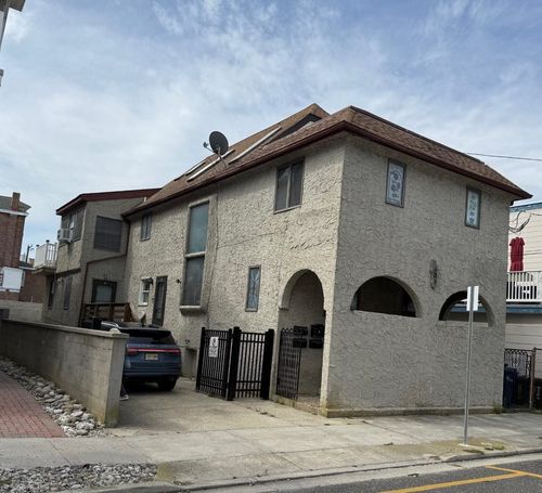 208 E Spencer Ave, Wildwood, NJ, 08260-4742 | Card Image