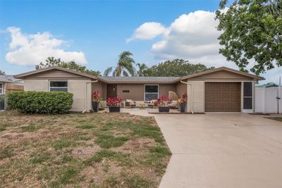 4036 Sunray Drive, House other with 3 bedrooms, 2 bathrooms and null parking in Holiday FL | Image 2