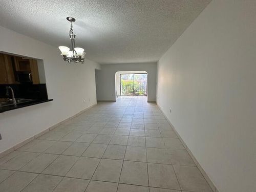 108-4-10237 Nw 9th Street Cir, Miami, FL, 33172-6634 | Card Image