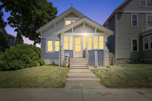 1916 S 71st St, WEST ALLIS, WI, 53219-1201 | Card Image