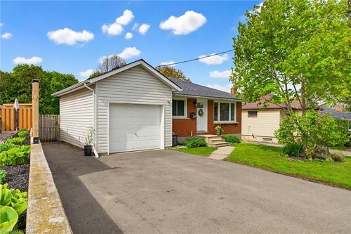 322 Moore St, Cambridge, ON, N3H3A7 | Card Image
