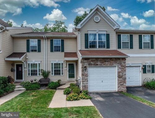 1028 Colin Dr, ROYERSFORD, PA, 19468-3135 | Card Image