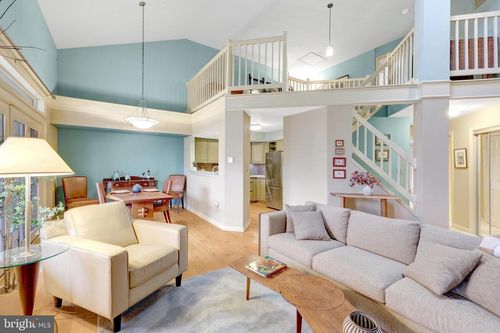 apt-e-1334 Garden Wall Cir, RESTON, VA, 20194-2035 | Card Image