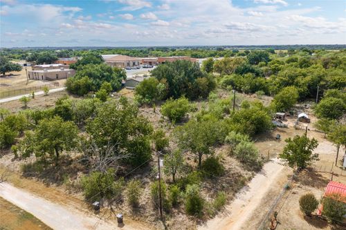 906 7th St, Blanket, TX, 76432-2517 | Card Image