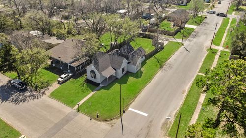 830 W Bond St, Denison, TX, 75020-2212 | Card Image