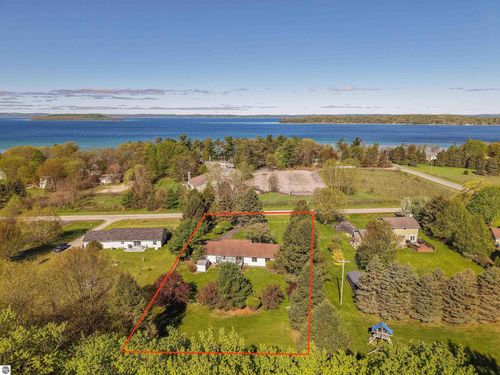 13686 Hedeen Drive, Traverse City, MI, 49686 | Card Image