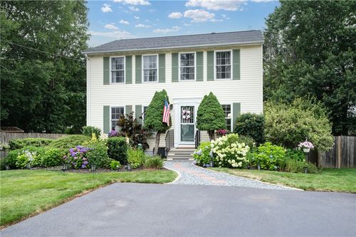 102 Canning St, Cumberland, RI, 02864-2504 | Card Image