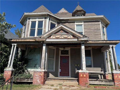 2225 Jones St, Saint Joseph, MO, 64506-2629 | Card Image