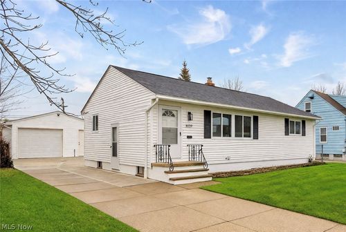 16159 Bowfin Blvd, Brook Park, OH, 44142-2208 | Card Image