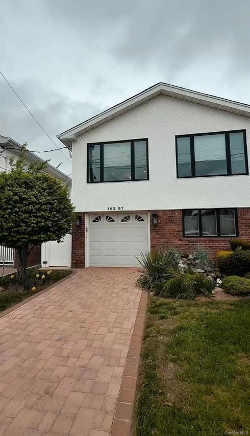 16207 85th St, Howard Beach, NY, 11414-3324 | Card Image