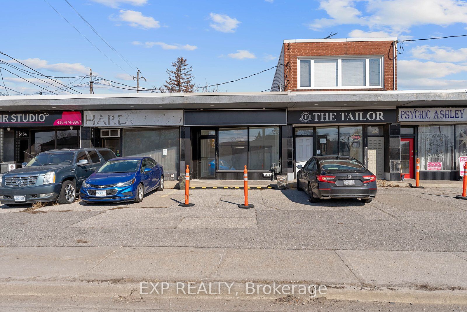 Commercial Sale in Toronto W06 4