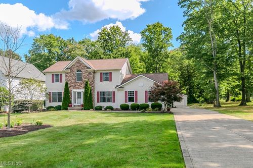9101 Chamberlin Rd, Twinsburg, OH, 44087-1905 | Card Image
