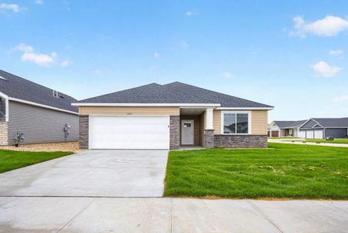 1800 Dale Pl Se, Pine Island, MN, 55963-2815 | Card Image